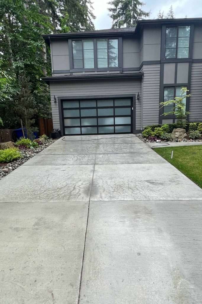 driveway cleared by professional pressure cleaning by Rainier